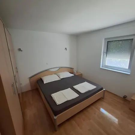 Stinjan Kascuni *